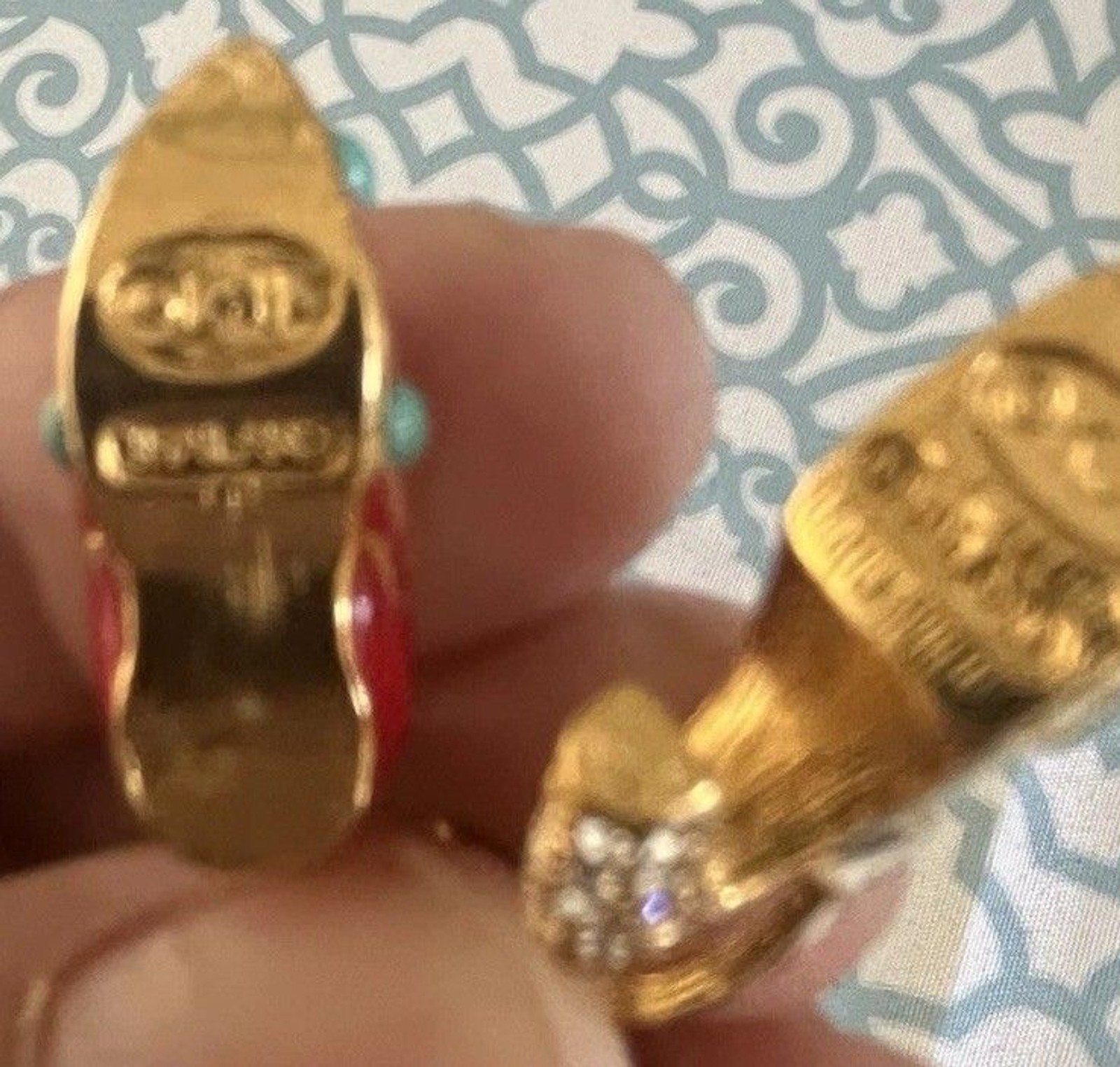 KJL Kenneth Jay Lane Vintage 5 Shoes Charm Gold Tone Bracelet 7 1/4 Inches Rare