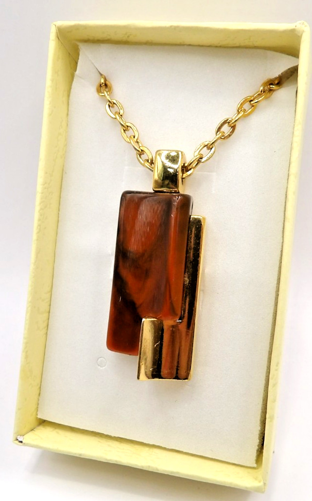 Crown Trifari Lucite Tortoise Modernist Pendant 16″ Necklace Gold Tone