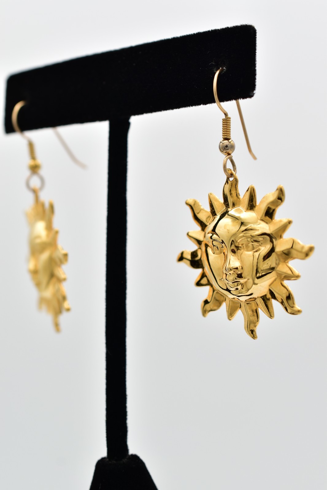 Vintage Gold Sun Face Dangle Earrings Celestial Drop Pierced Shiny 1980s BinAO