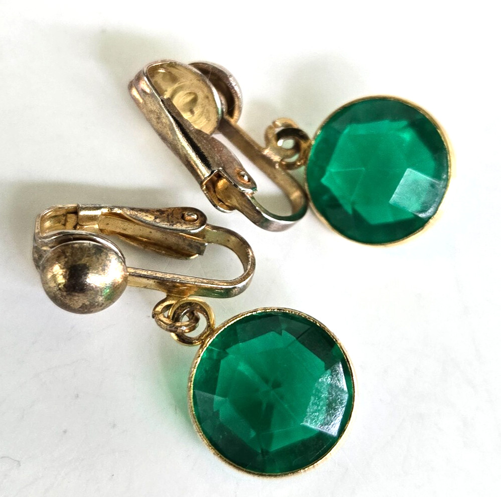 Vintage Green Acrylic Crystal Open Bezel Dangle Gold Tone Clip Earrings 1″