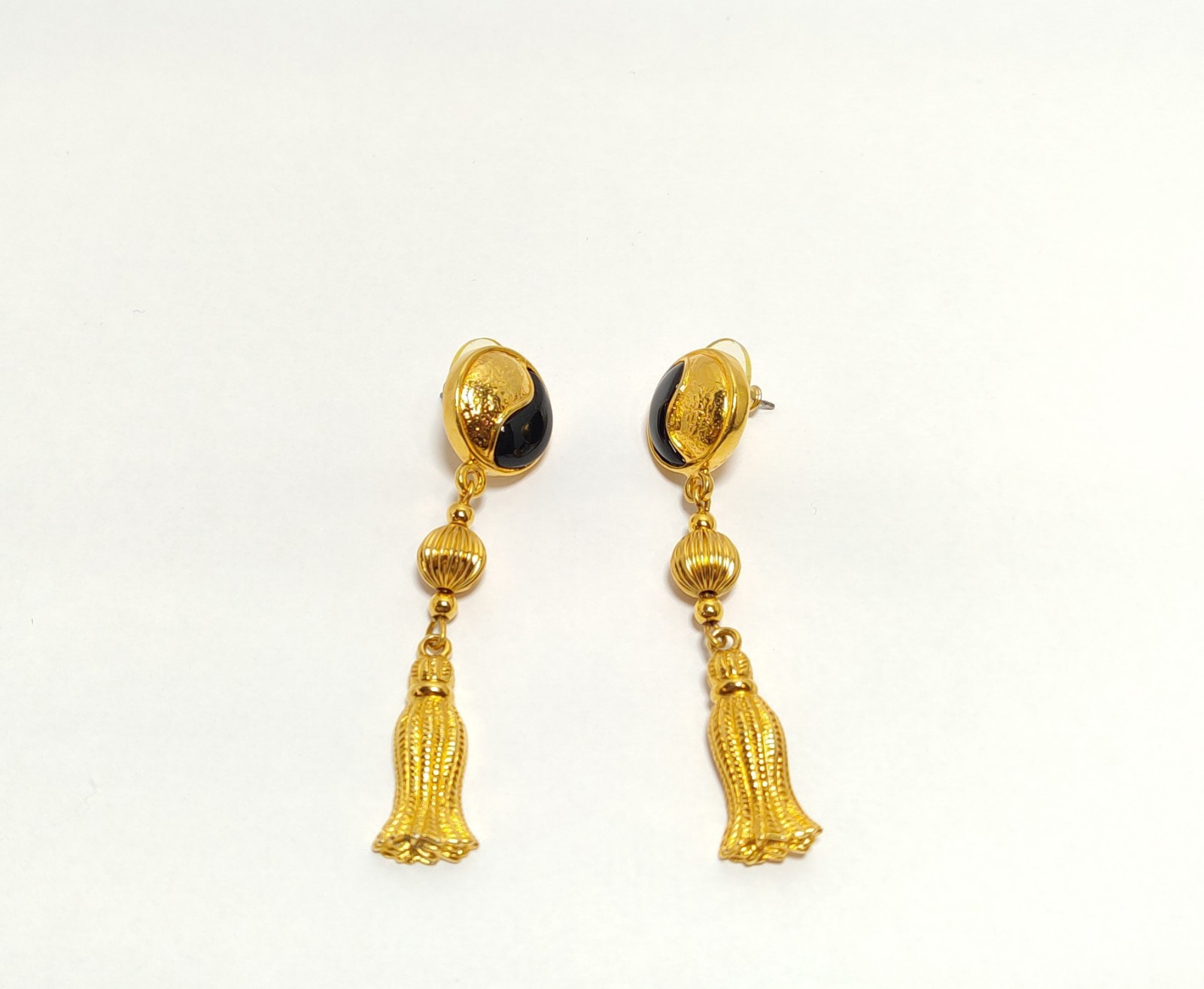 Elegant Vintage signed AVON Long Drop Dangle Gold Tone Earrings w/Black Enamel