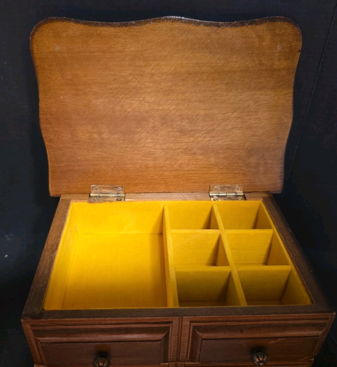 AVON 1978 Decorator’s Jewelry Chest (New In Box)
