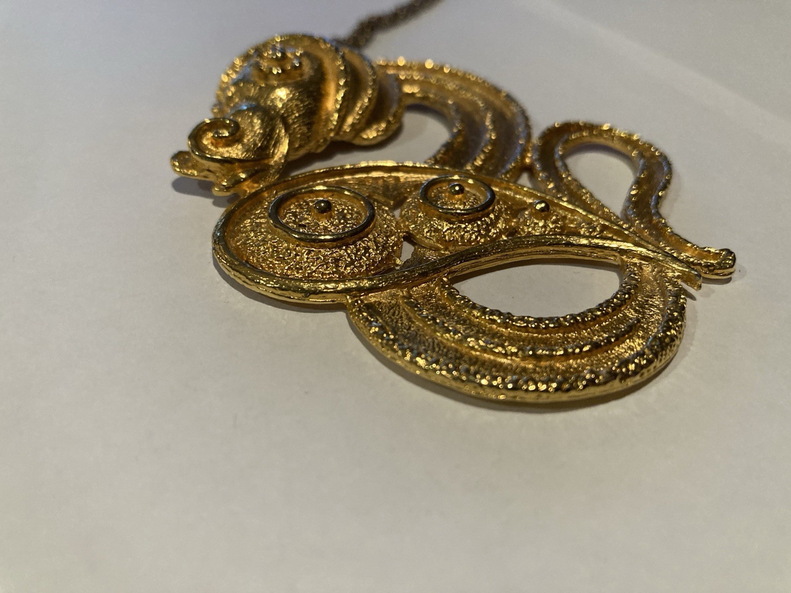 Rare vintage sea serpent/sea horse pendant necklace