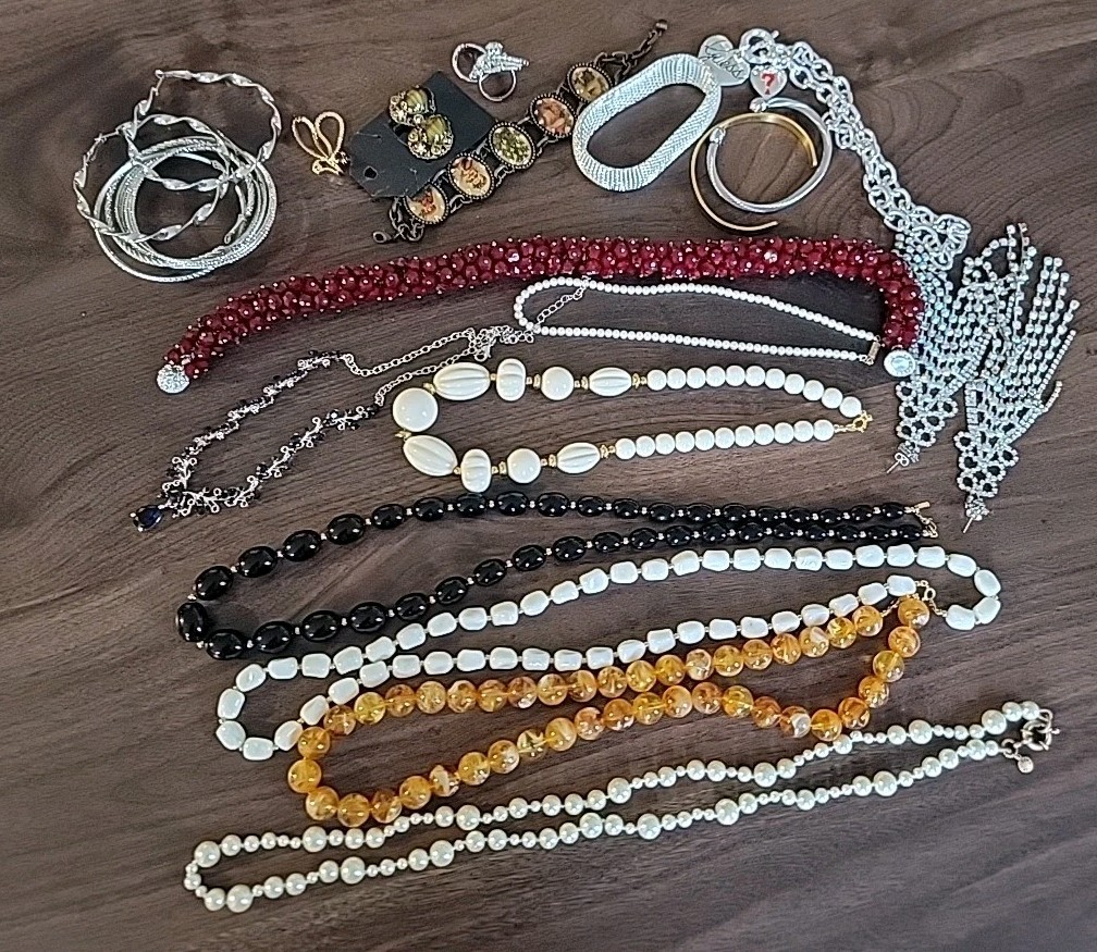 Vintage Modern Costume Jewelry Lot Of 20 Beaded Necklaces Bracelets Earrings