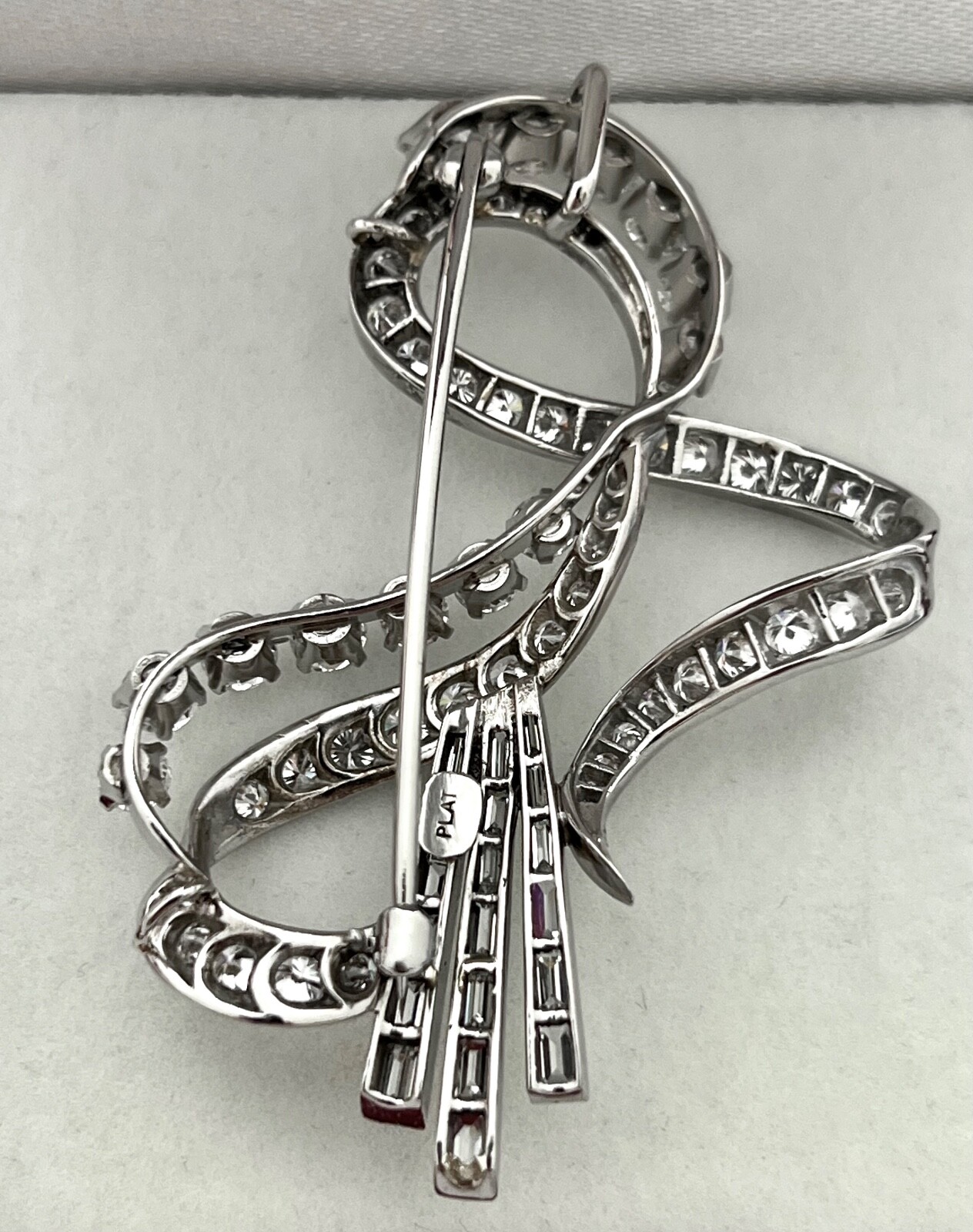 VINTAGE BROOCH / PENDANT PLAT, 5.05 CARAT VVS-VS DIAMONDS, APPR. RET USD $13,000
