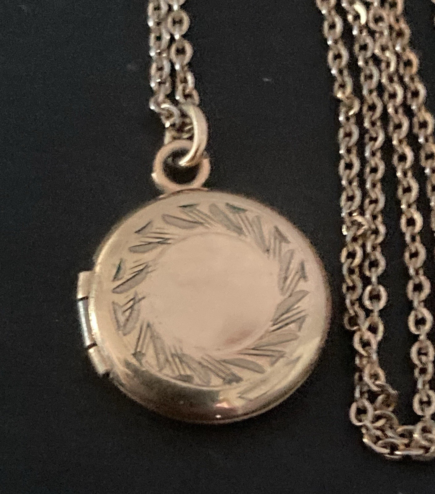 Vintage Gold Fill Locket Tiny Etched Round Photo Charm Chain 14.5″ Pendant