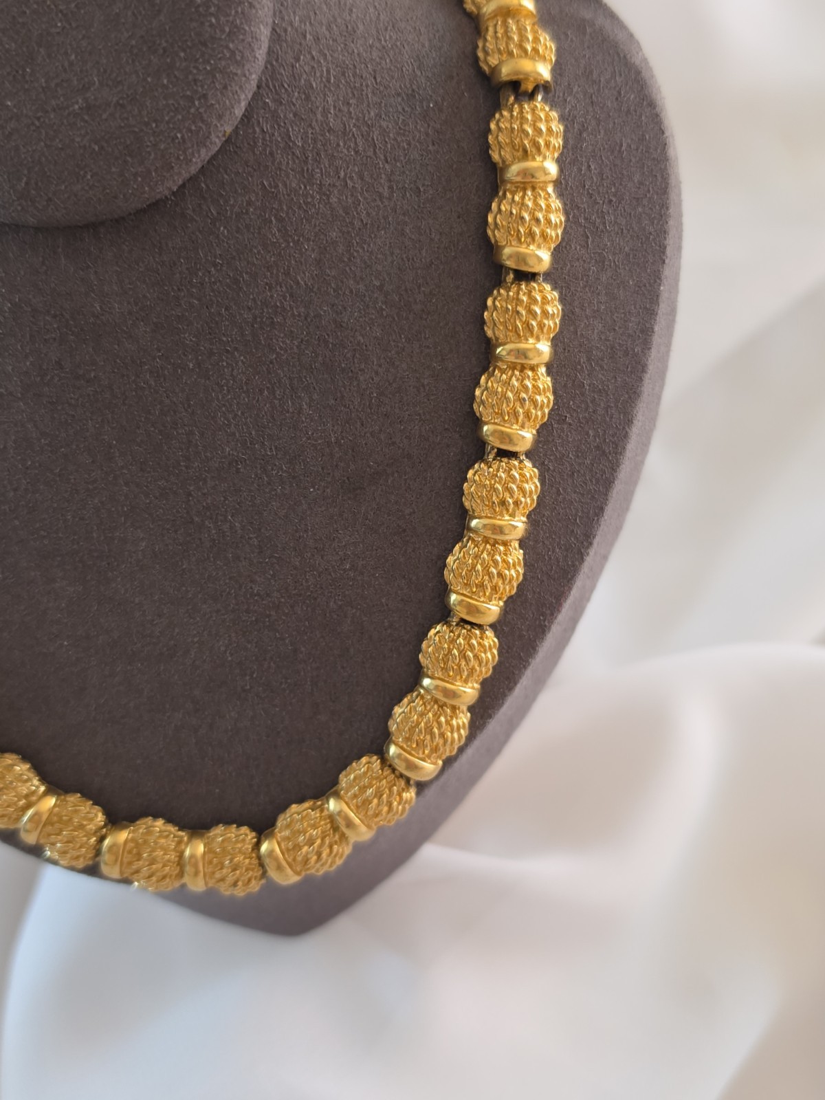 Vintage Monet Goldtone Textured Circle Link 15-17”