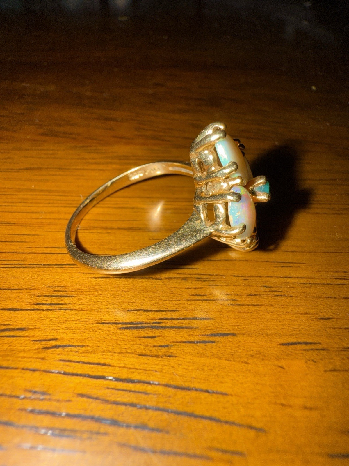 Vintage 14K Yellow Gold Opal Cluster Ring Green Center Stone Size 8.