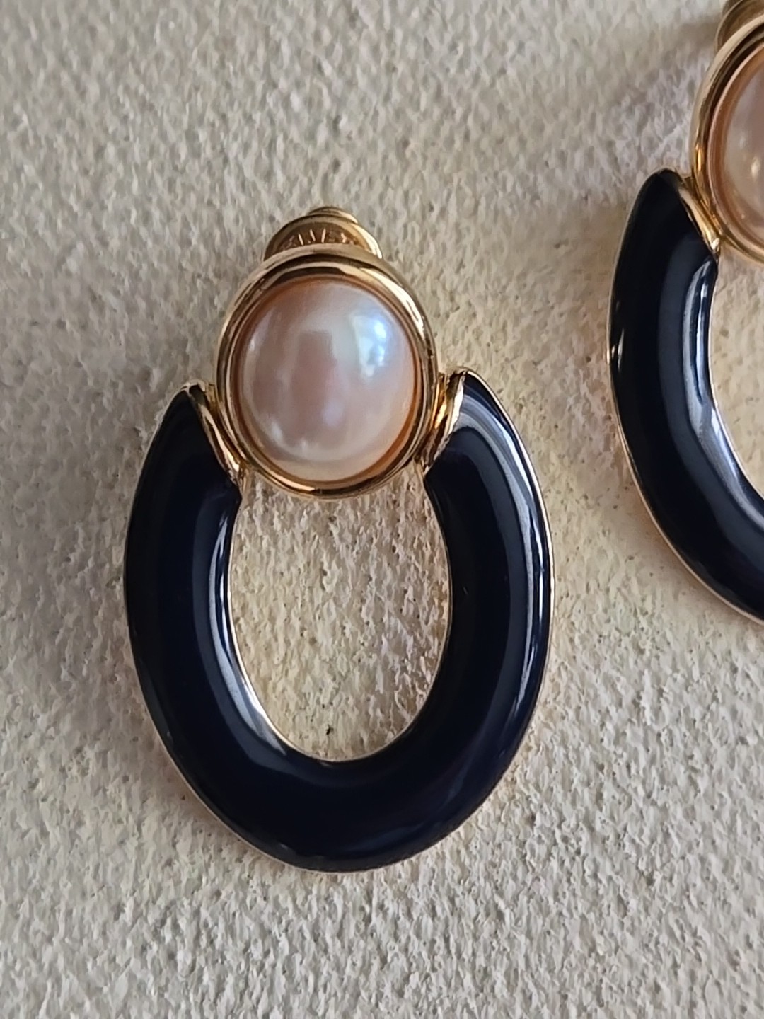Vtg Liz Claiborne Goldtone Faux Pearl White Black Bead Necklace Earrings Post