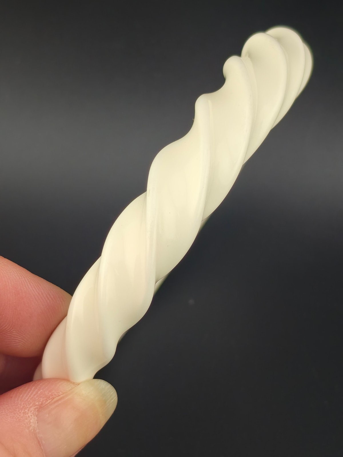 Unusual Chunky Vintage Off White Twisted Bangle 7″ Bracelet