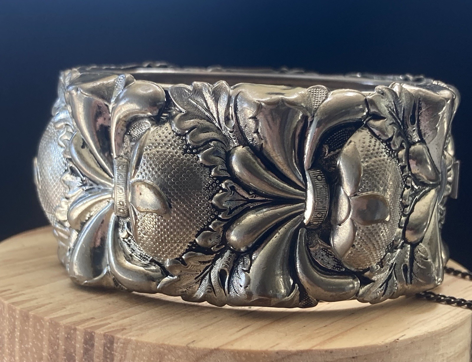 Vintage Chunky Bangle Bracelet Ornate Repousse Hinged Silver Tone 7”