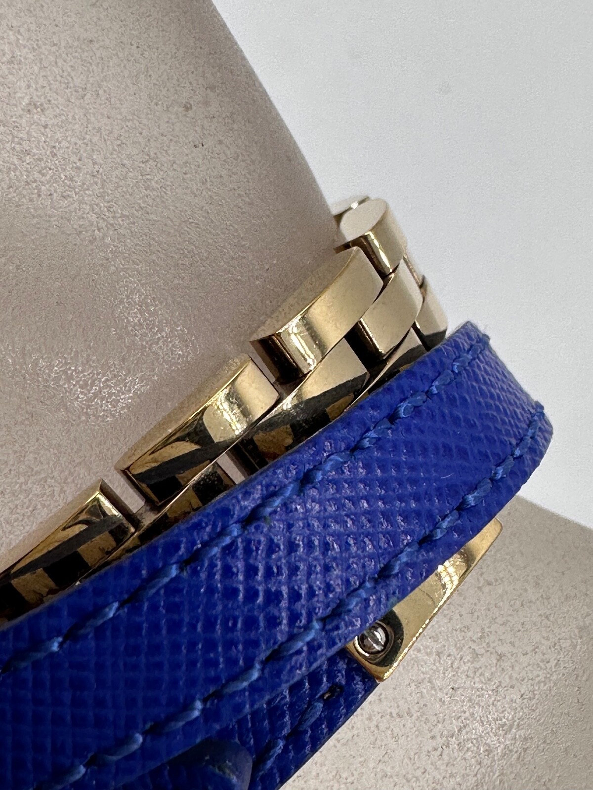 HENRI BENDEL SIGNED GOLD PLATED BUCKLE LEATHER NECKLACE BRACELET SAMPLE BELT 22″