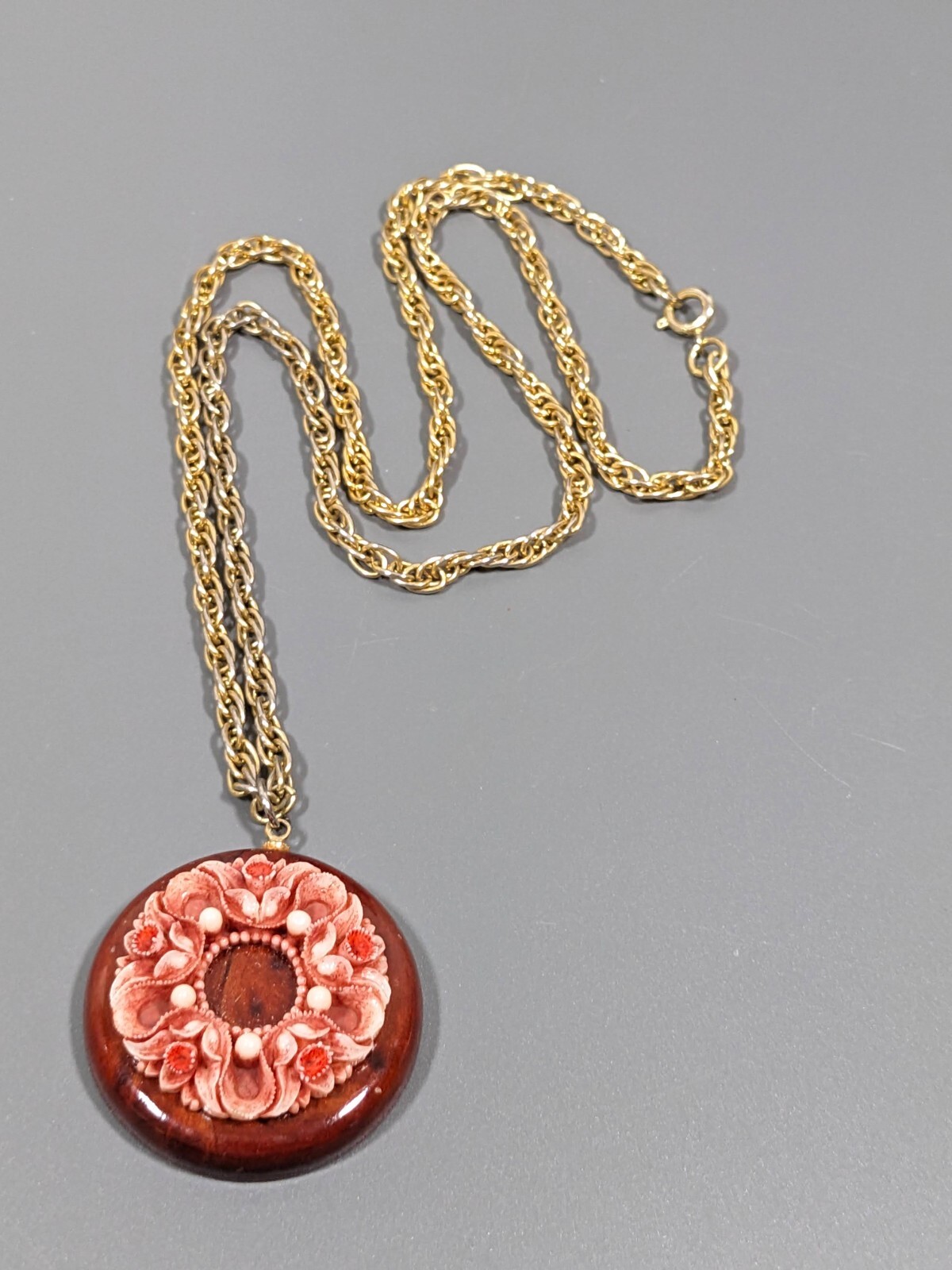 Vintage Carved Lucite Floral Wreath Round Brown Pendant Necklace 22 inches