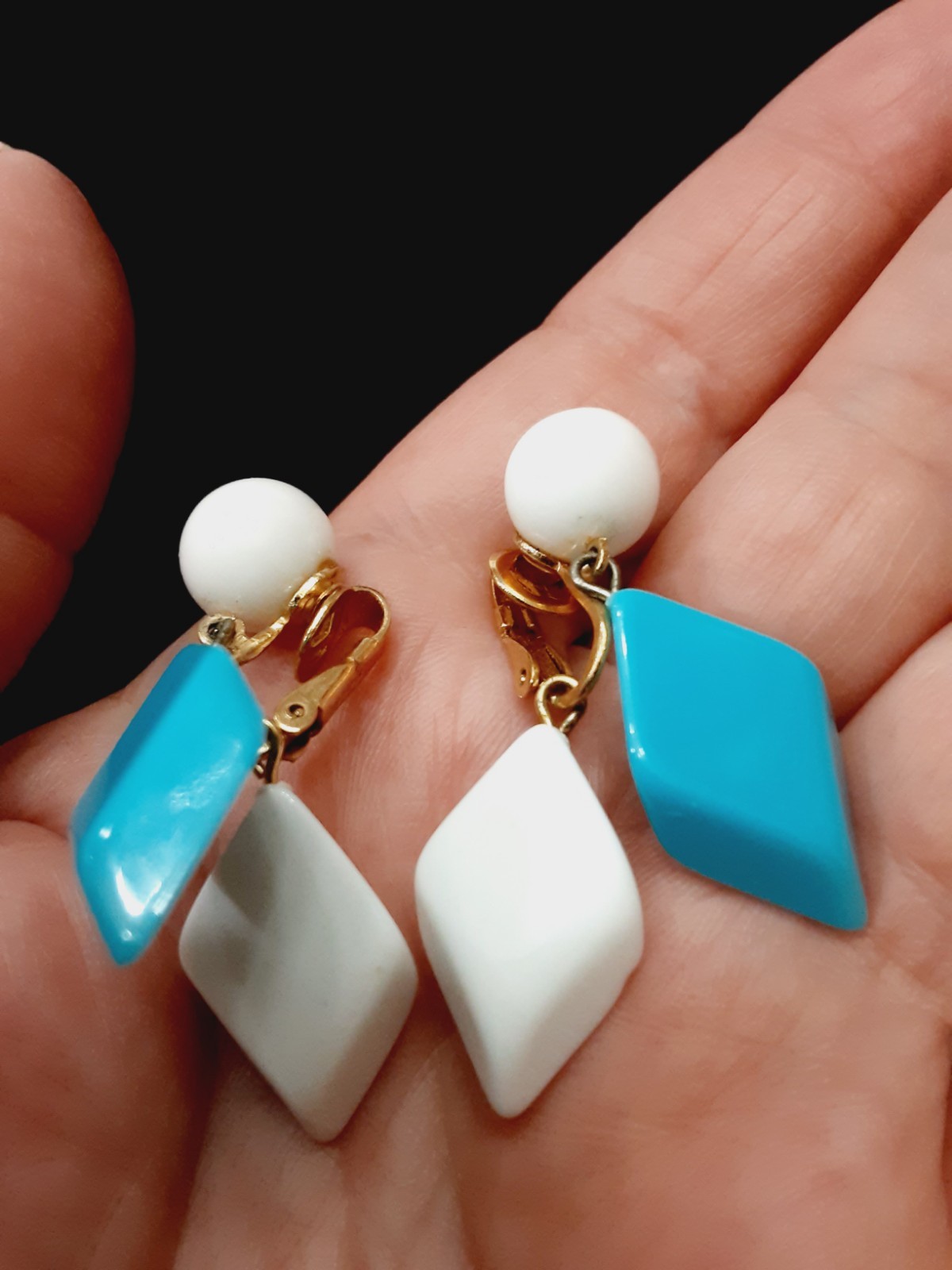 Trifari Earrings Blue White Gold Tone Clip On Very Light Diamond Shape