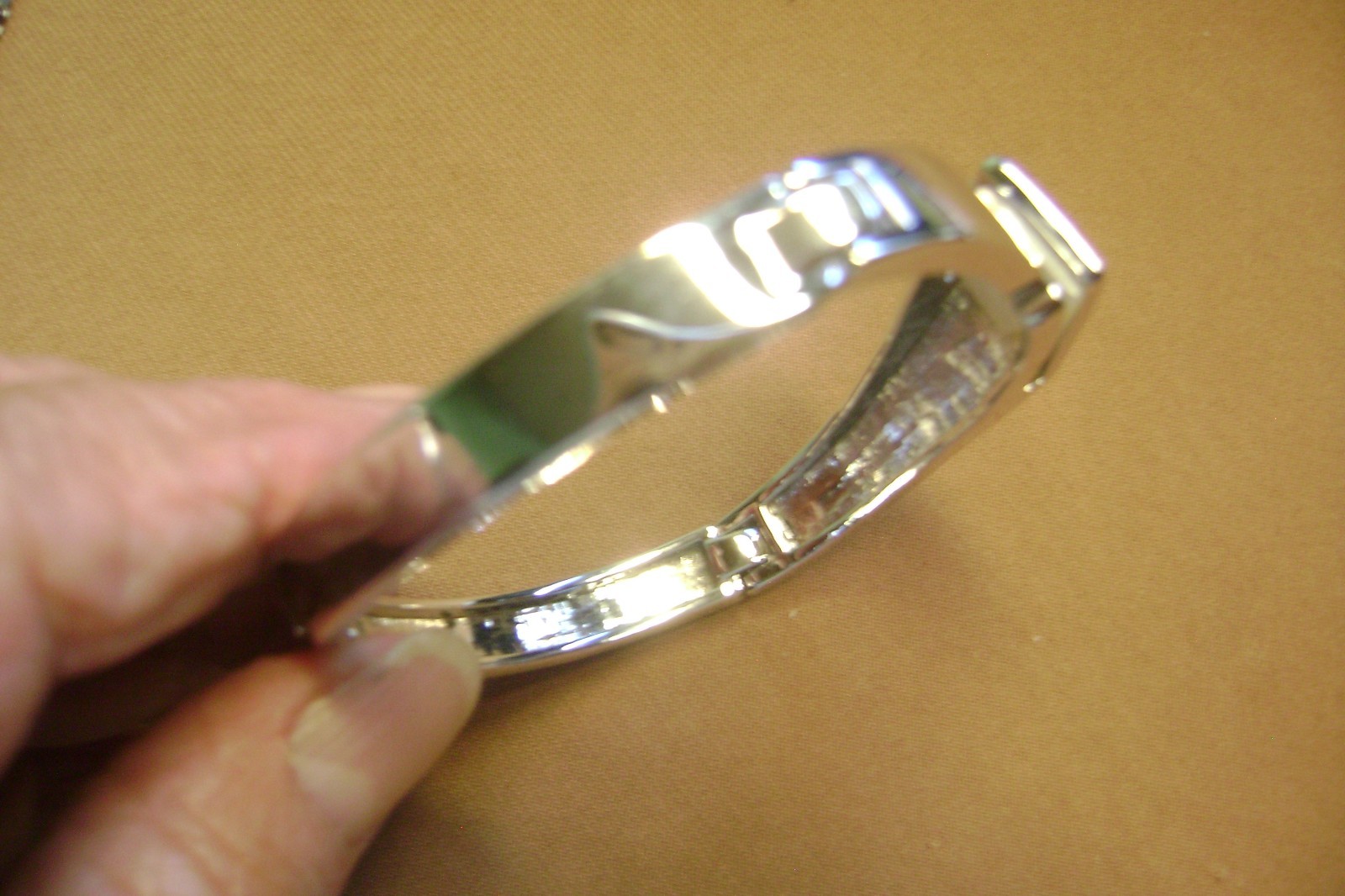 VINTAGE MOTHER OF PEARL INITIAL “H” SILVER TONE 7″ LENTH BRACELET