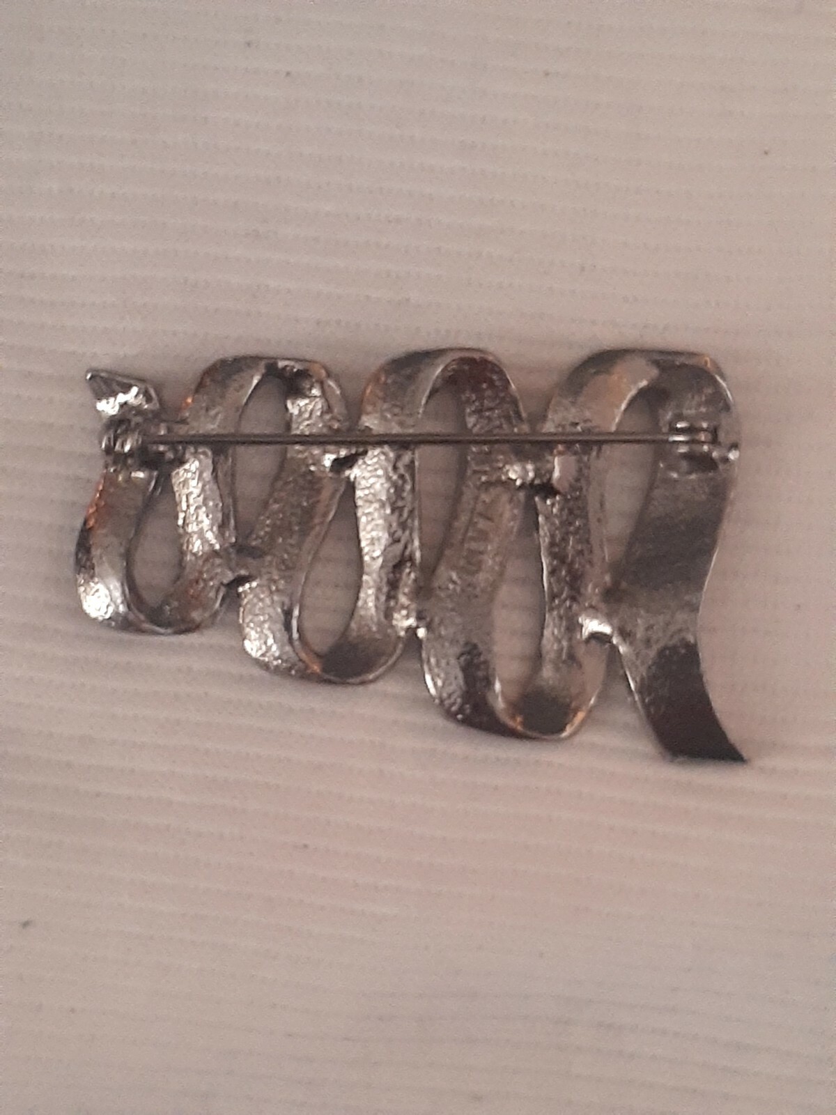 Vintage M Jent polished silvertone Swirl ribbon design Brooch/pin