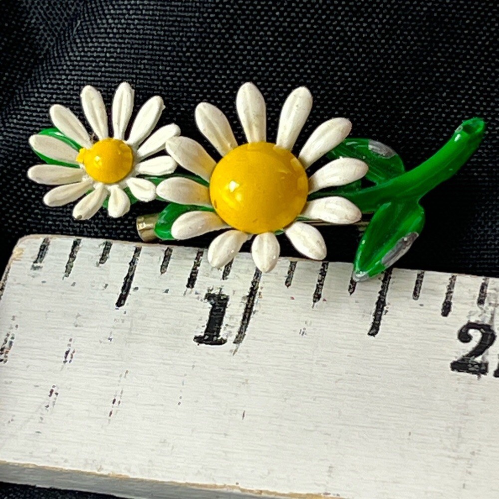 Vintage Daisy Flower Enamel Brooch Pin Yellow White Green Approximately 2”