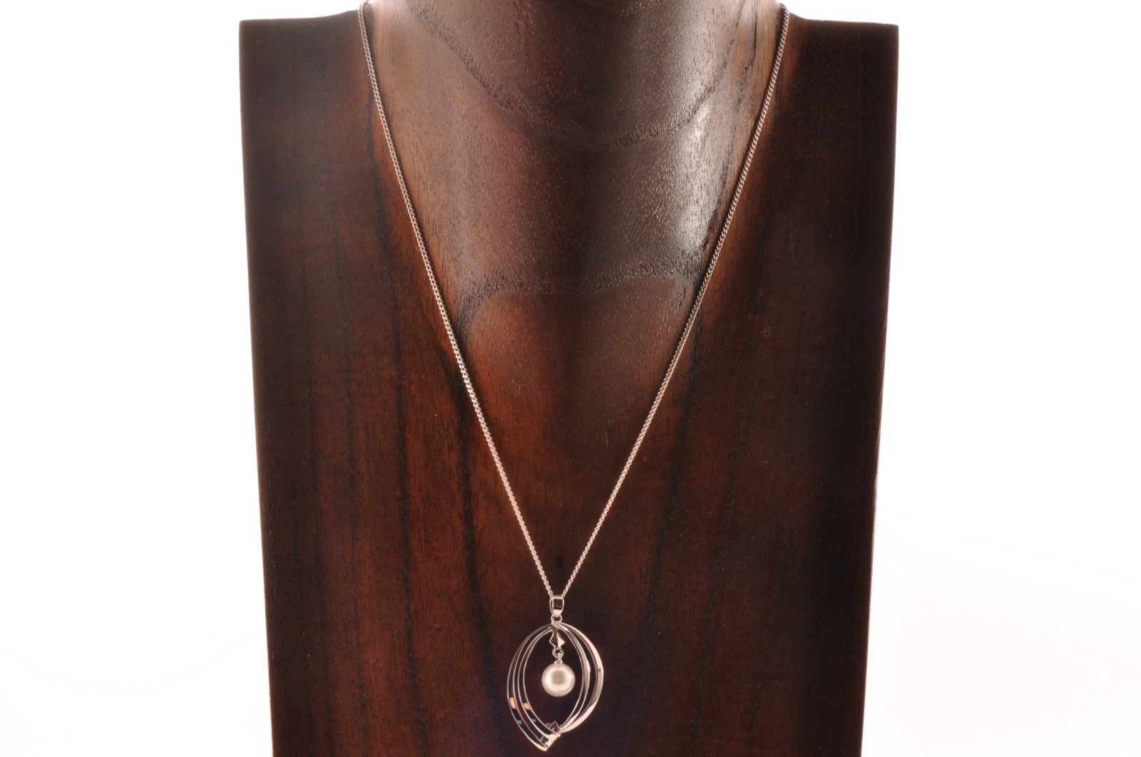Near mint Japan brand “MIKIMOTO” Akoya pearl pendant 925 silver (total 18.7ct).