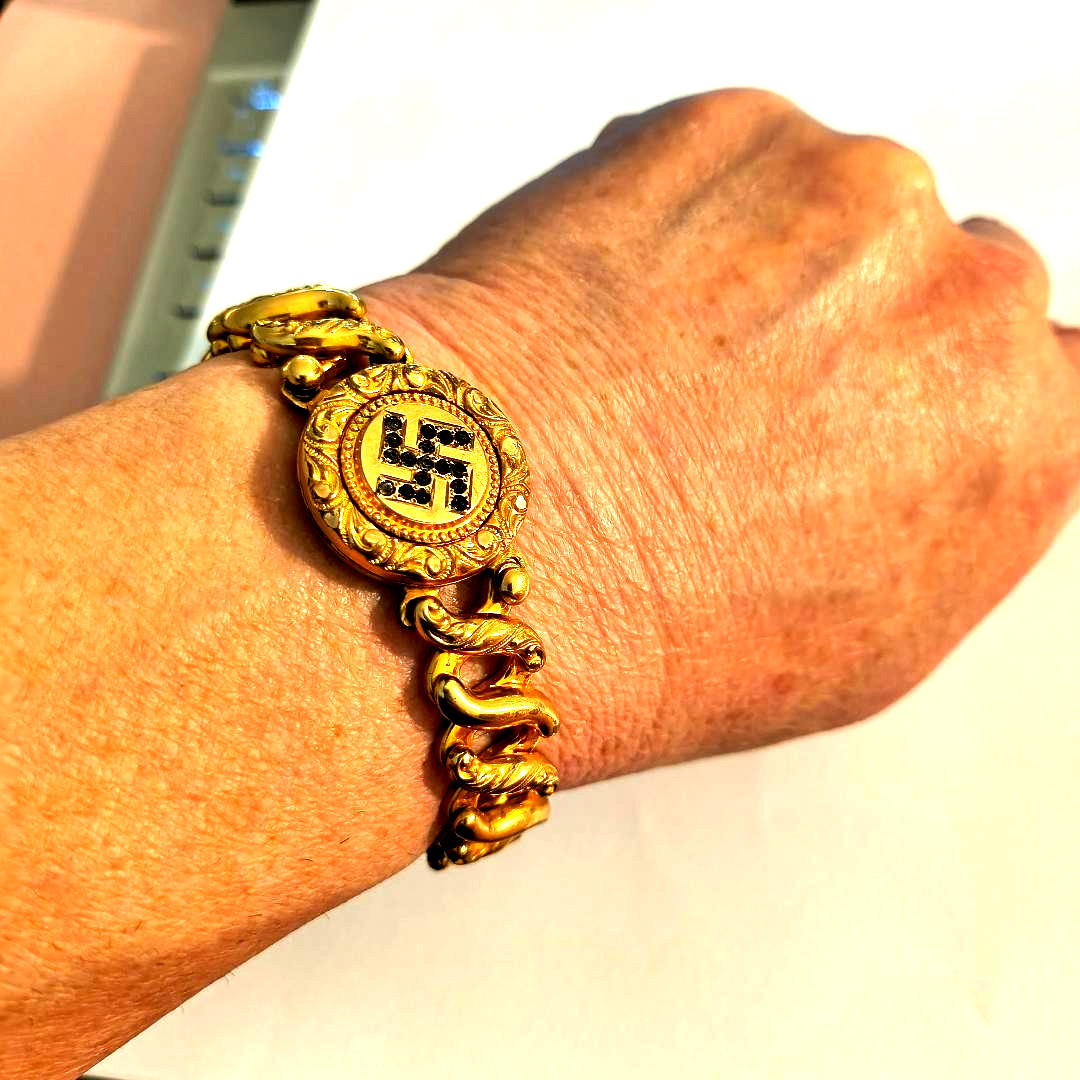 Vintage Gold Color Secret poison Locket Expansion Bracelet Good Luck