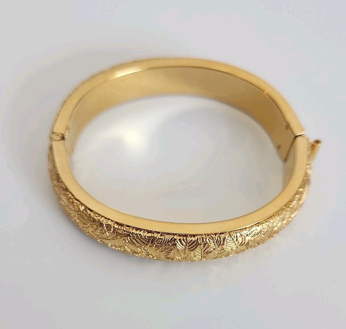 Vintage Monet Puffed Bracelet Gold Tone Leaf Floral Hinged Bangle Ornate