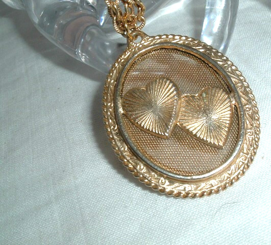 Victorian Golden Hearts Pendant Necklace 34″ Double Link Chain
