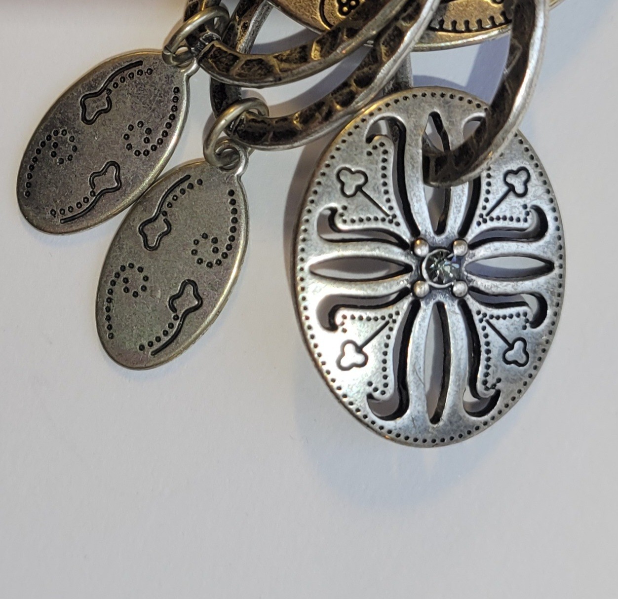 Vintage Linked Round Dangle Silver Tone Pendants 18in Ornate Box Chain Necklace