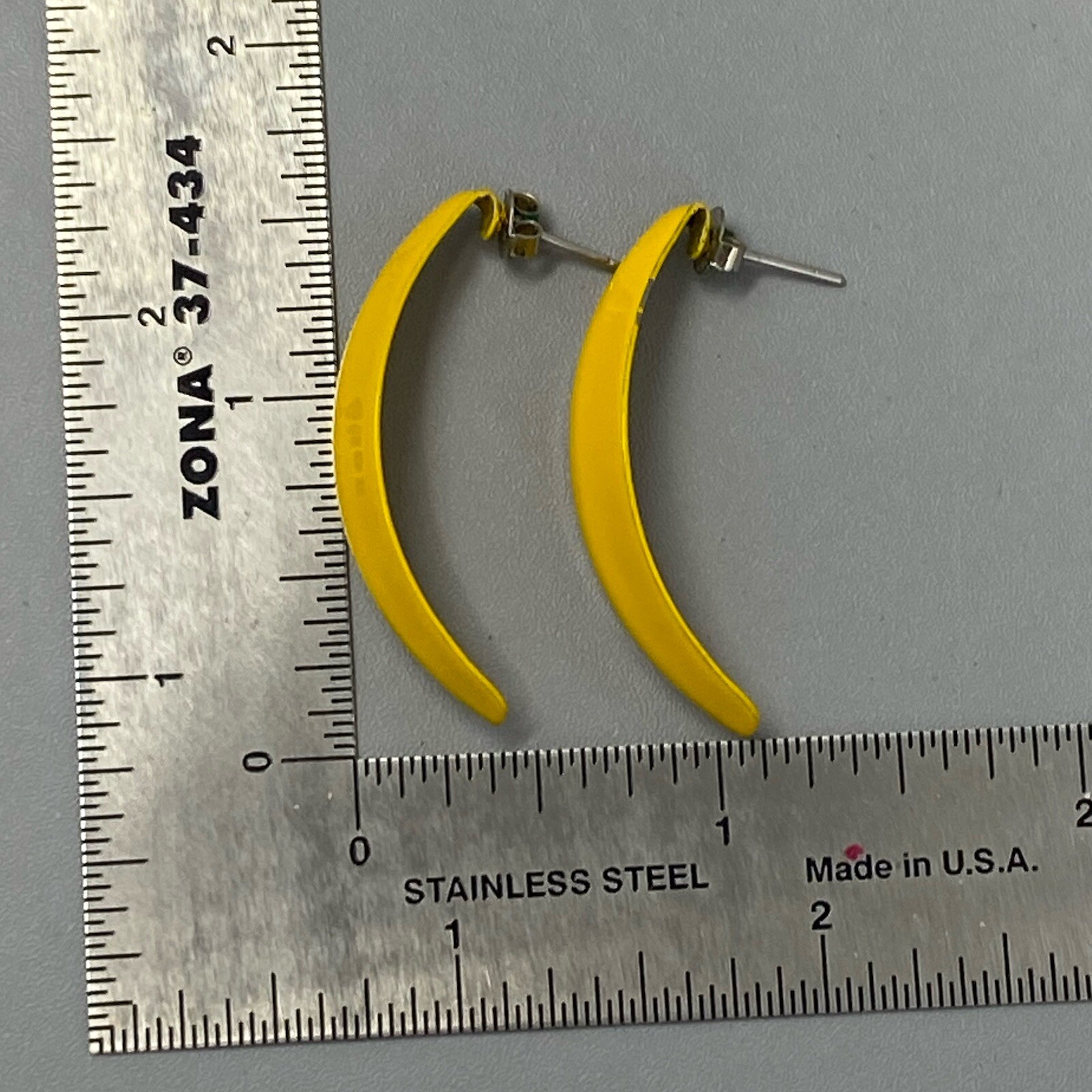 Retro Pierced Earrings Red Yellow Dagger Dangle Drop Vintage Funky MOD 1.5-2″