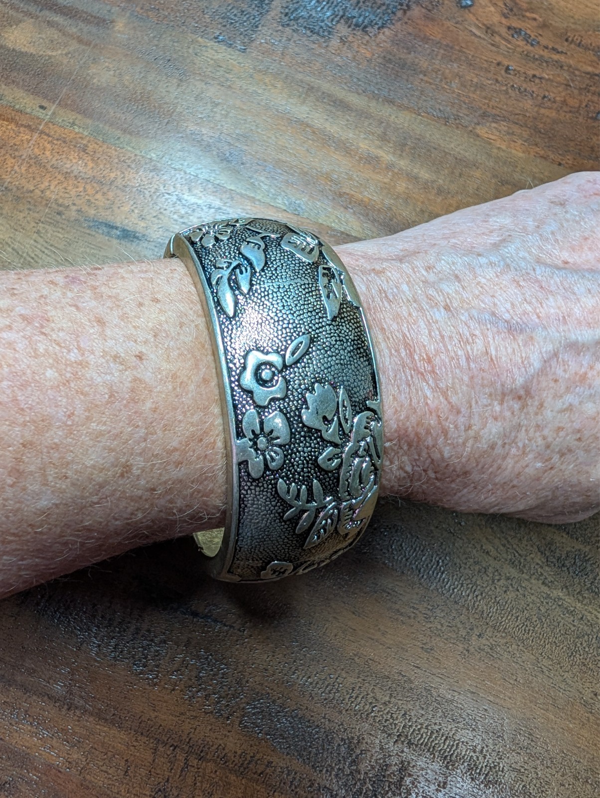 Wide Floral Leaf Cuff Bracelet Antiqued Silver Tone Statement Botanical Hinged
