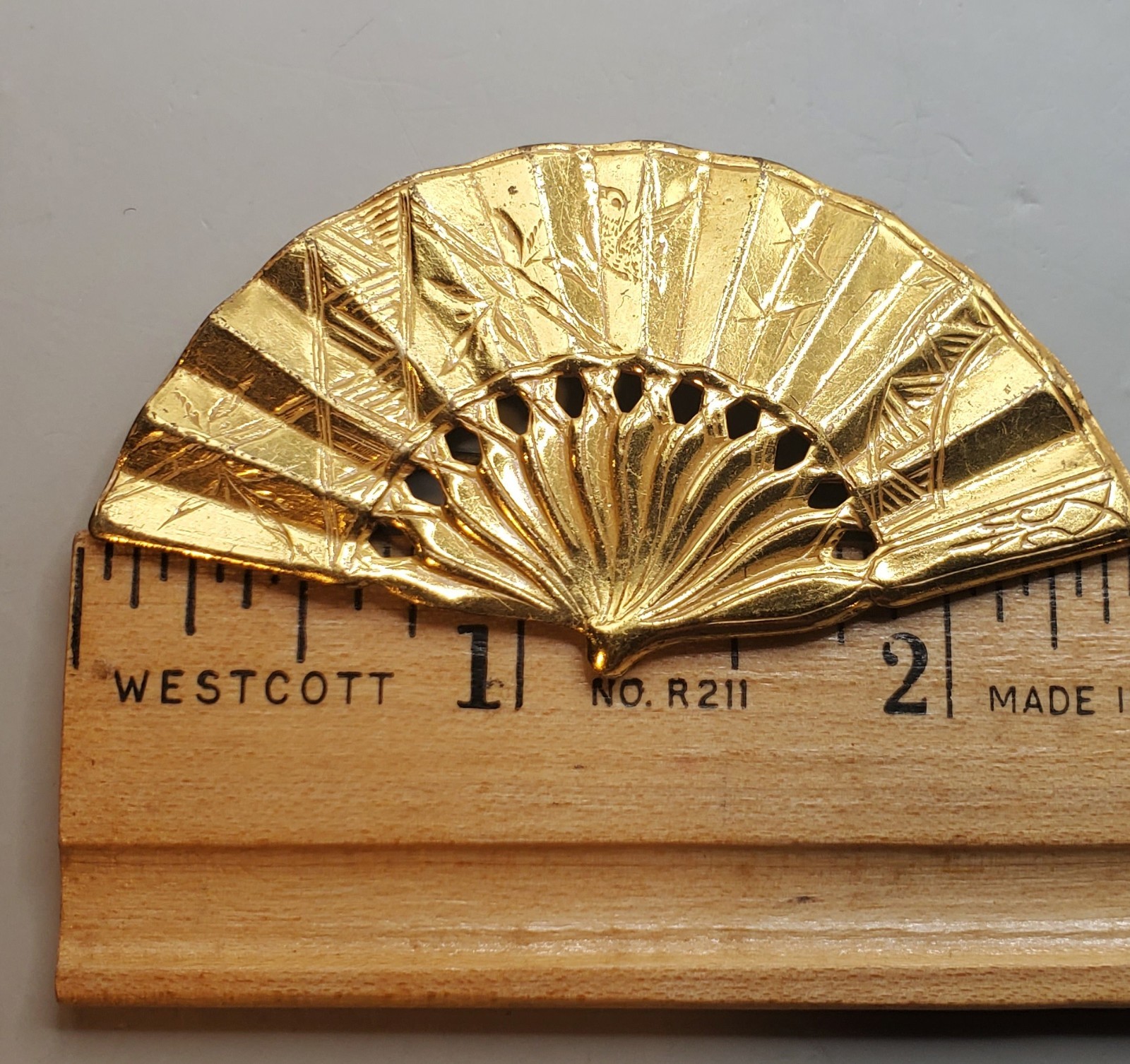 MIRIAM HASKELL Signed Vintage Gold Tone Fan Brooch 2.5″ + Gift Box