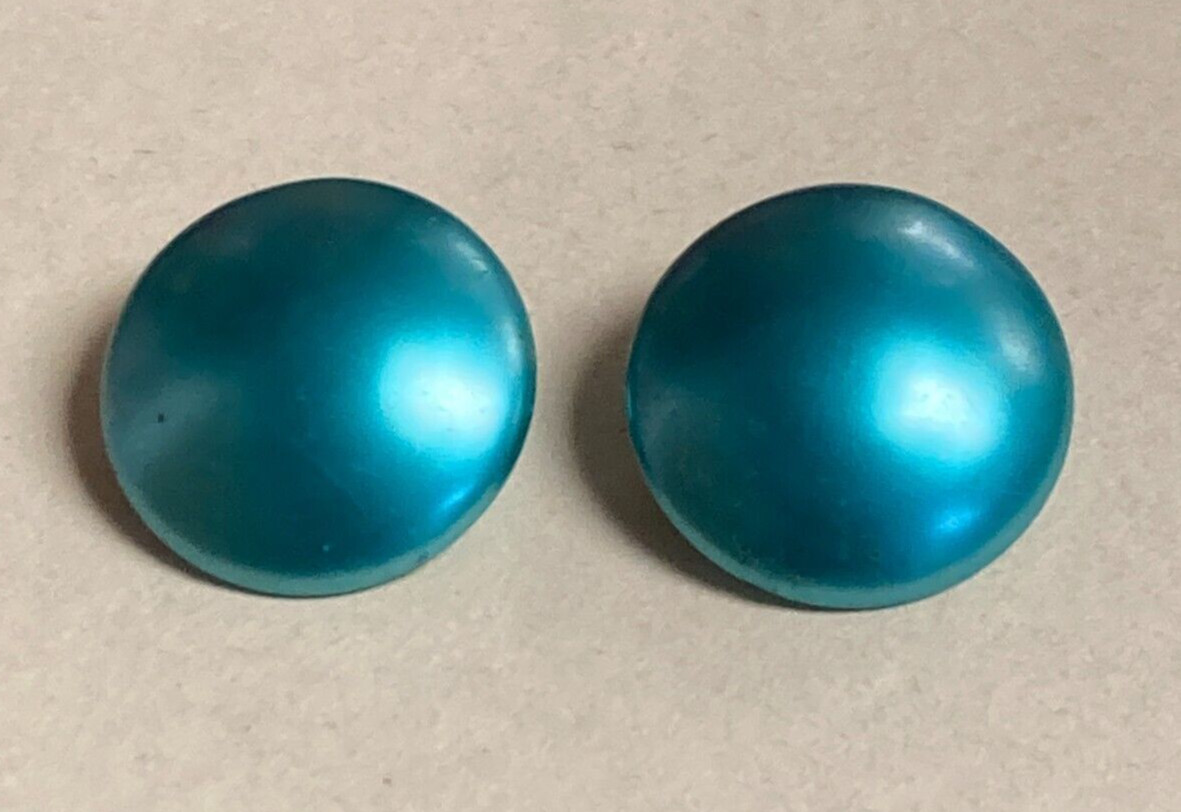 Vintage Hong Kong Signed Teal Light Weight Metal Clip On Earrings