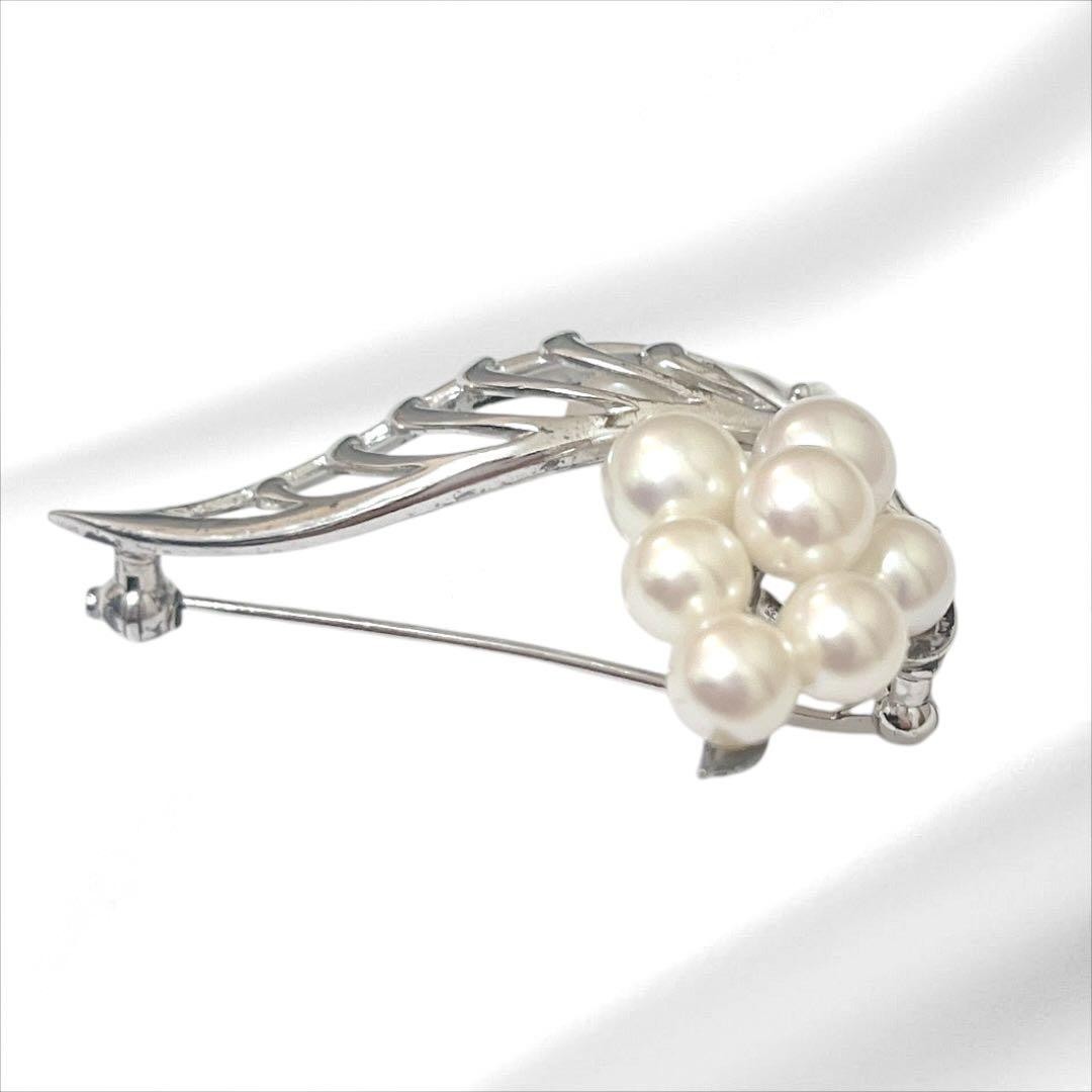 Authentic MIKIMOTO Pearl Brooch Leaf Motif 7 Akoya Pearls Silver M Stamp Japan