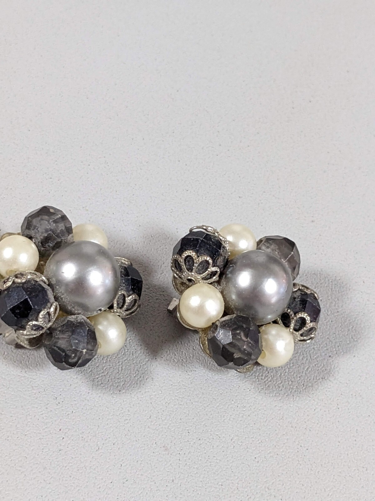 Vintage Silver Tone Gray Pearl Black Bead Cluster Round Clip On Earrings