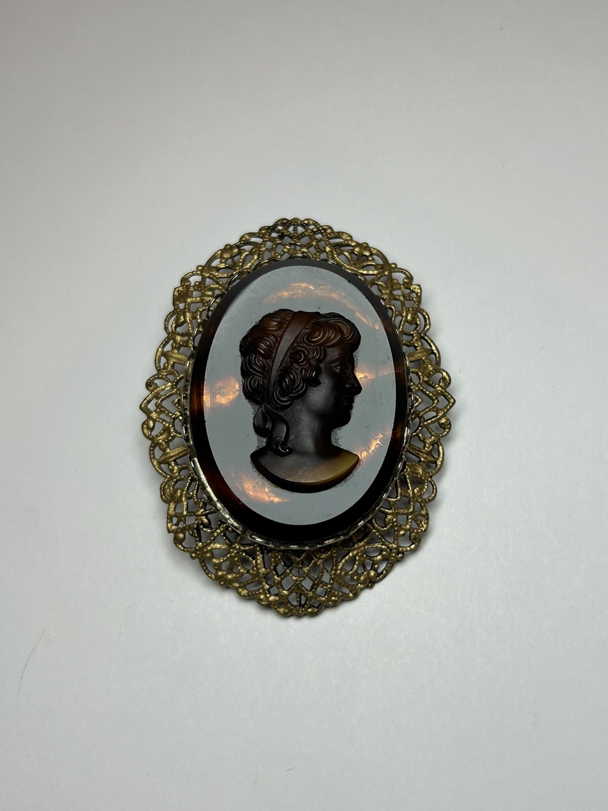 Vintage – Beautiful Brown Cameo With Gold Tone Filigree.