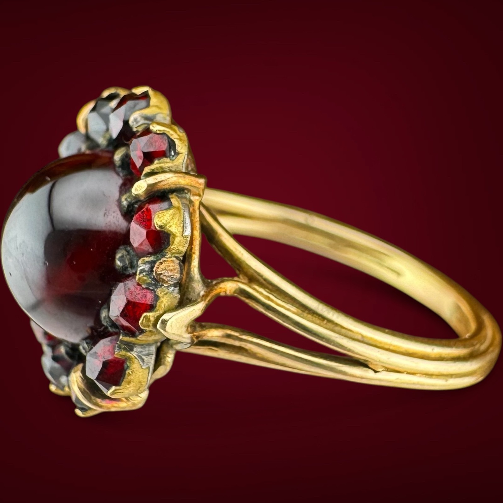 Antique Bohemian Garnet Cluster Ring 14 Karat Yellow Gold – Size 6.5, 4.4g
