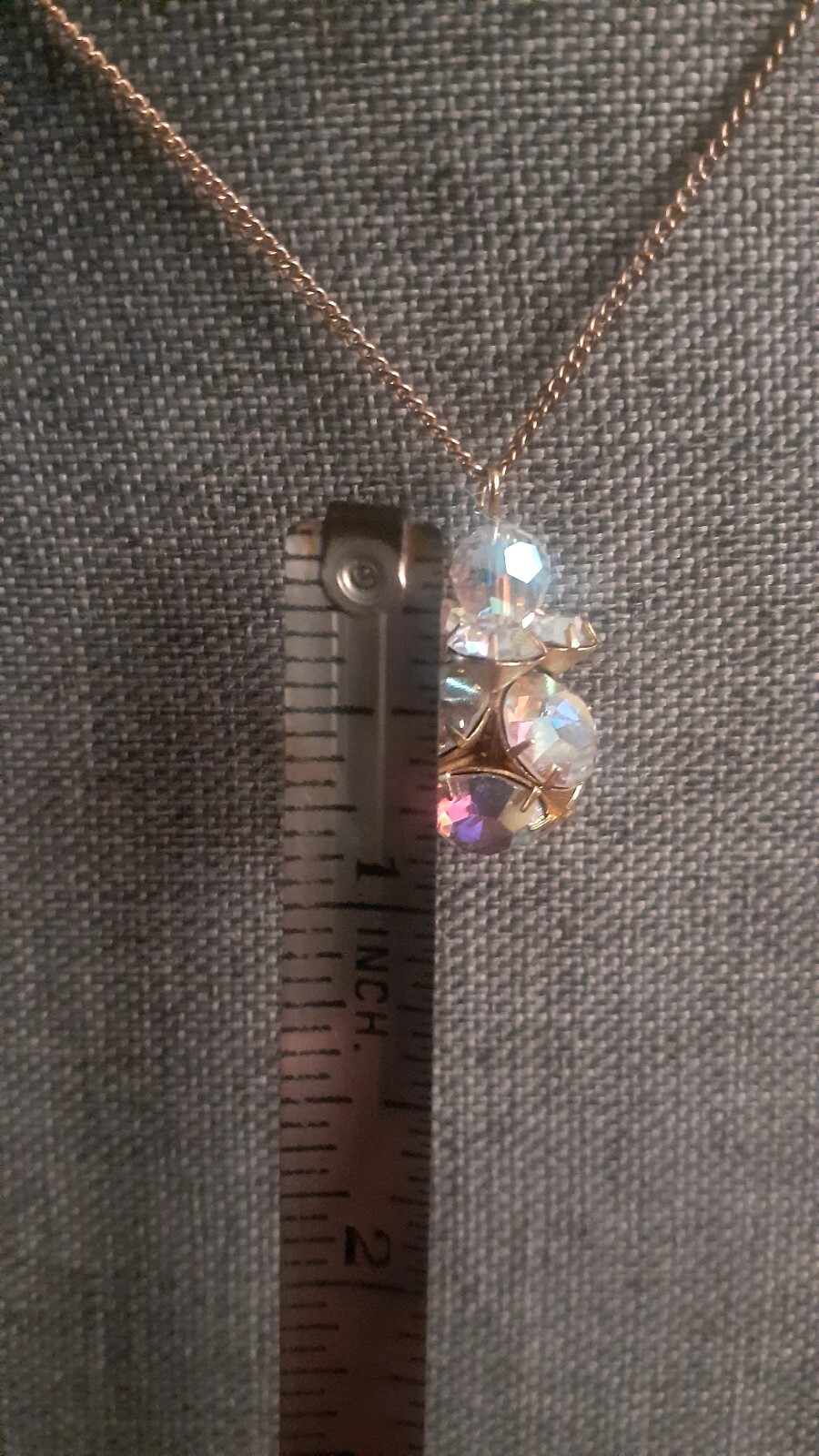 Vintage Aurora borealis Prong set Cluster Pendant Gold tone Necklace 15 In.