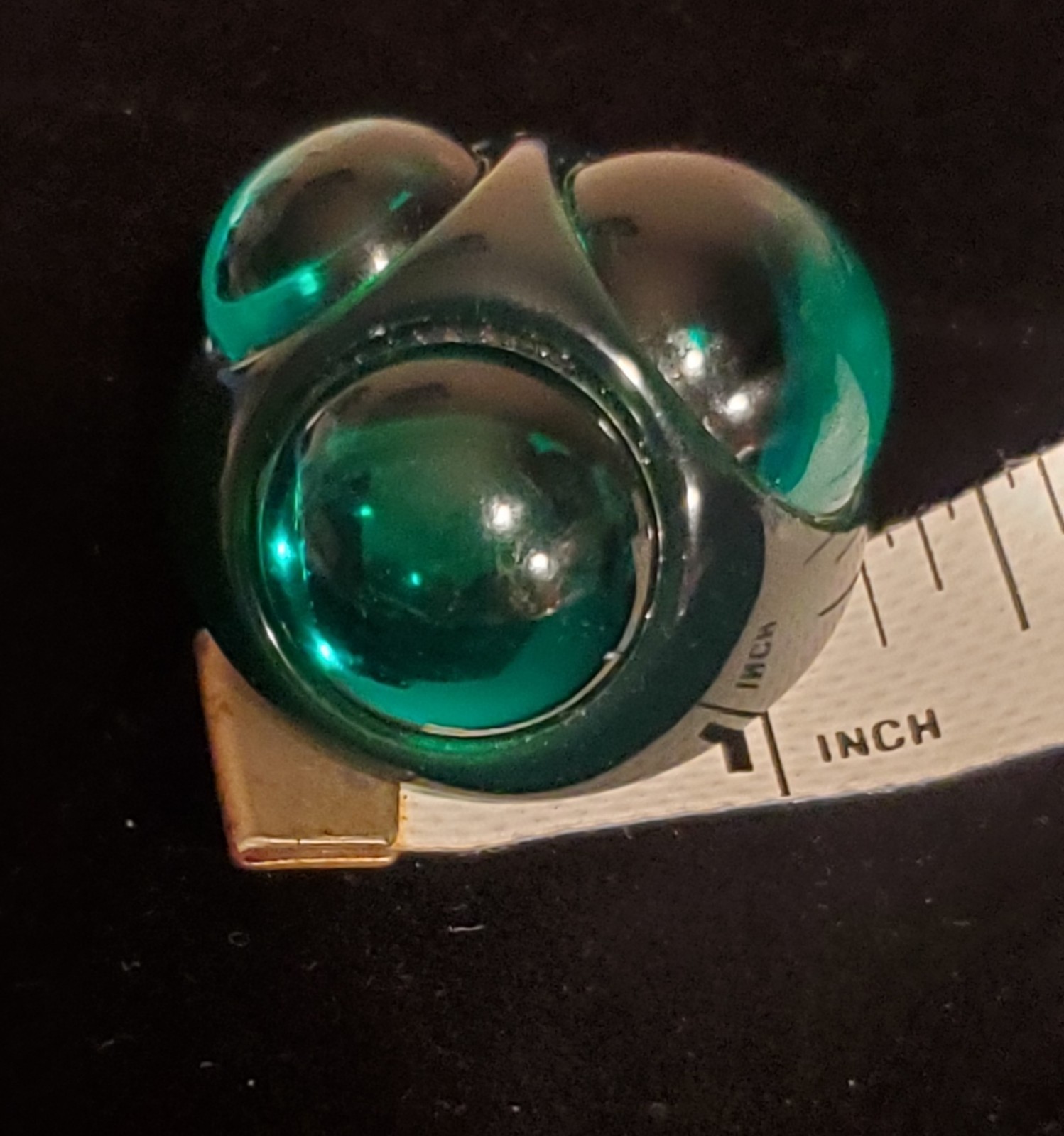 HUGE VTG 80S VOGUE STYLE GREEN ON GREEN EARRINGS CHUNKY MOGAL LUCITE CLIP-ON