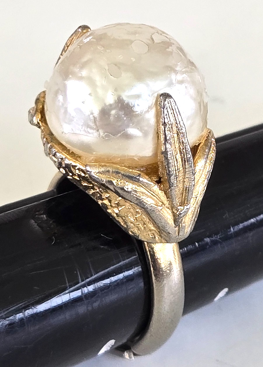 Vintage Faux Baroque Pearl Cluster Leaves Gold Tone Ring Size 4.25 Adjustable