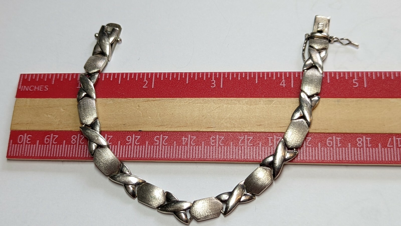 VINTAGE HUGS & KISSES STERLING SILVER BRACELET SIGNED FAS 925 ABOUT 7 1/2″ LONG