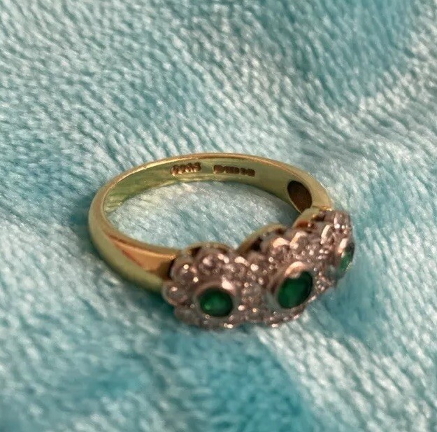 18K Lady’s Gemstone Fashion Ring Featuring 3Round Brilliant Cut Emerald Gemstone