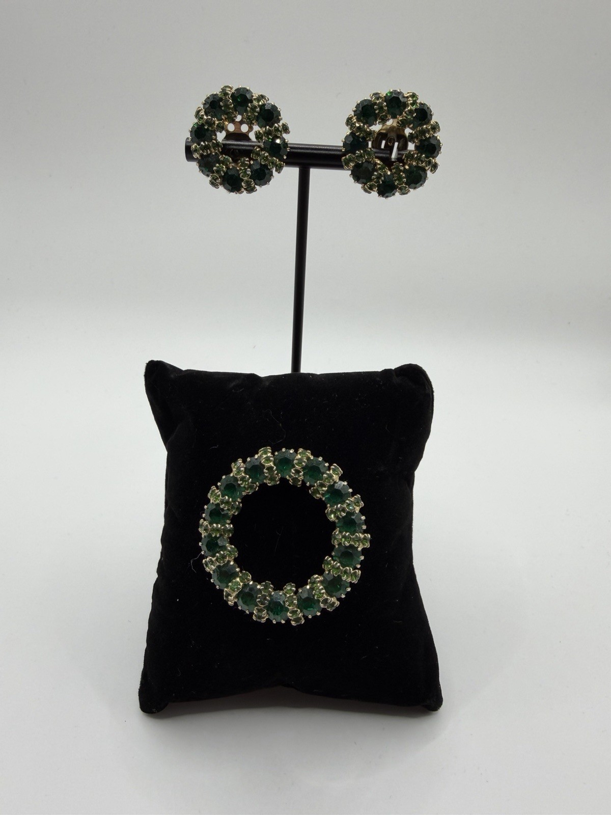 Vintage Weiss Dark Green Circle Round Brooch and Earrings Set in Gold Tone