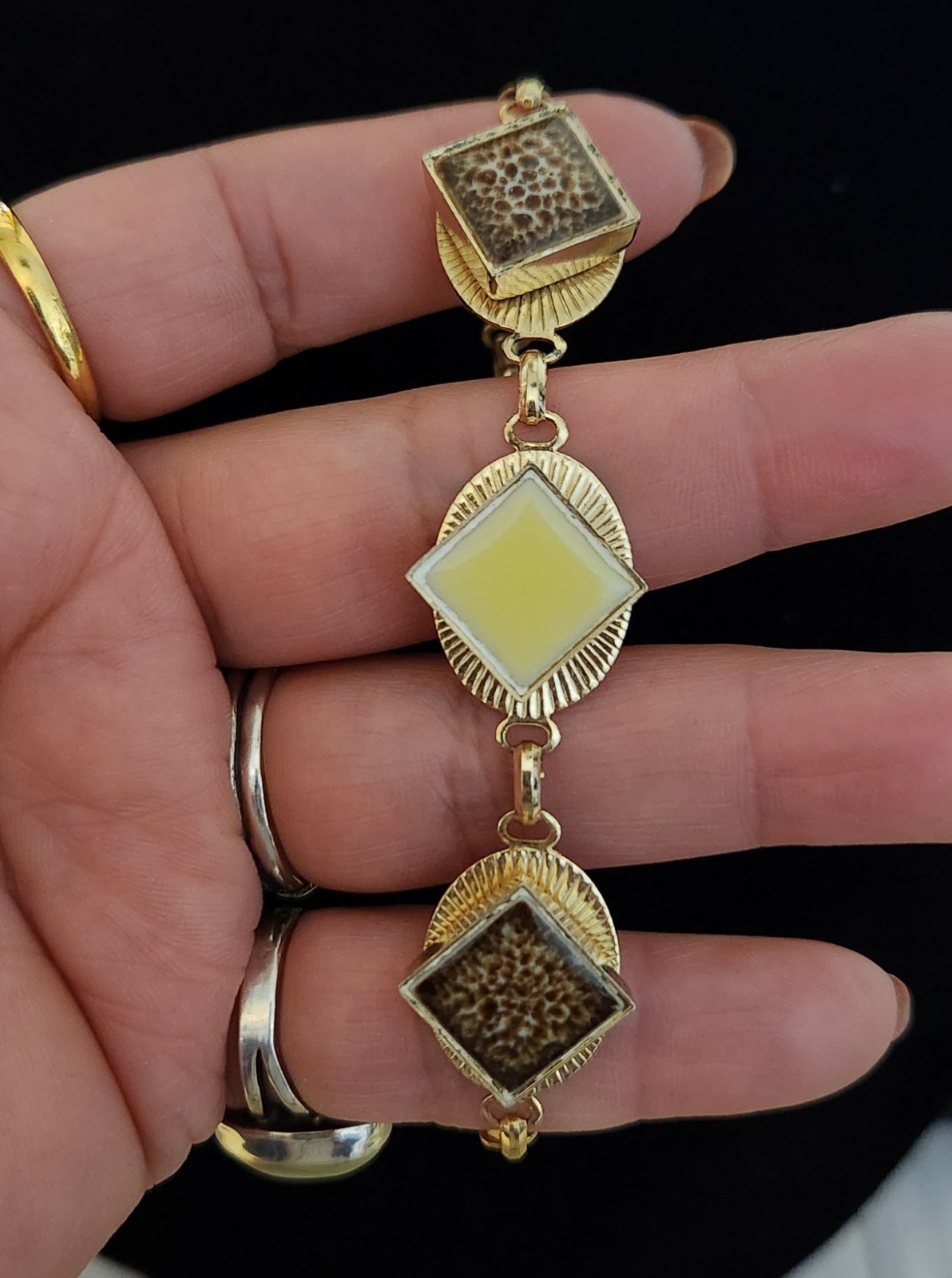VTG 1960’s GOLDTONE BRACELET SPLOTCH BROWN & WHITE, LIGHT YELLOW Tiles
