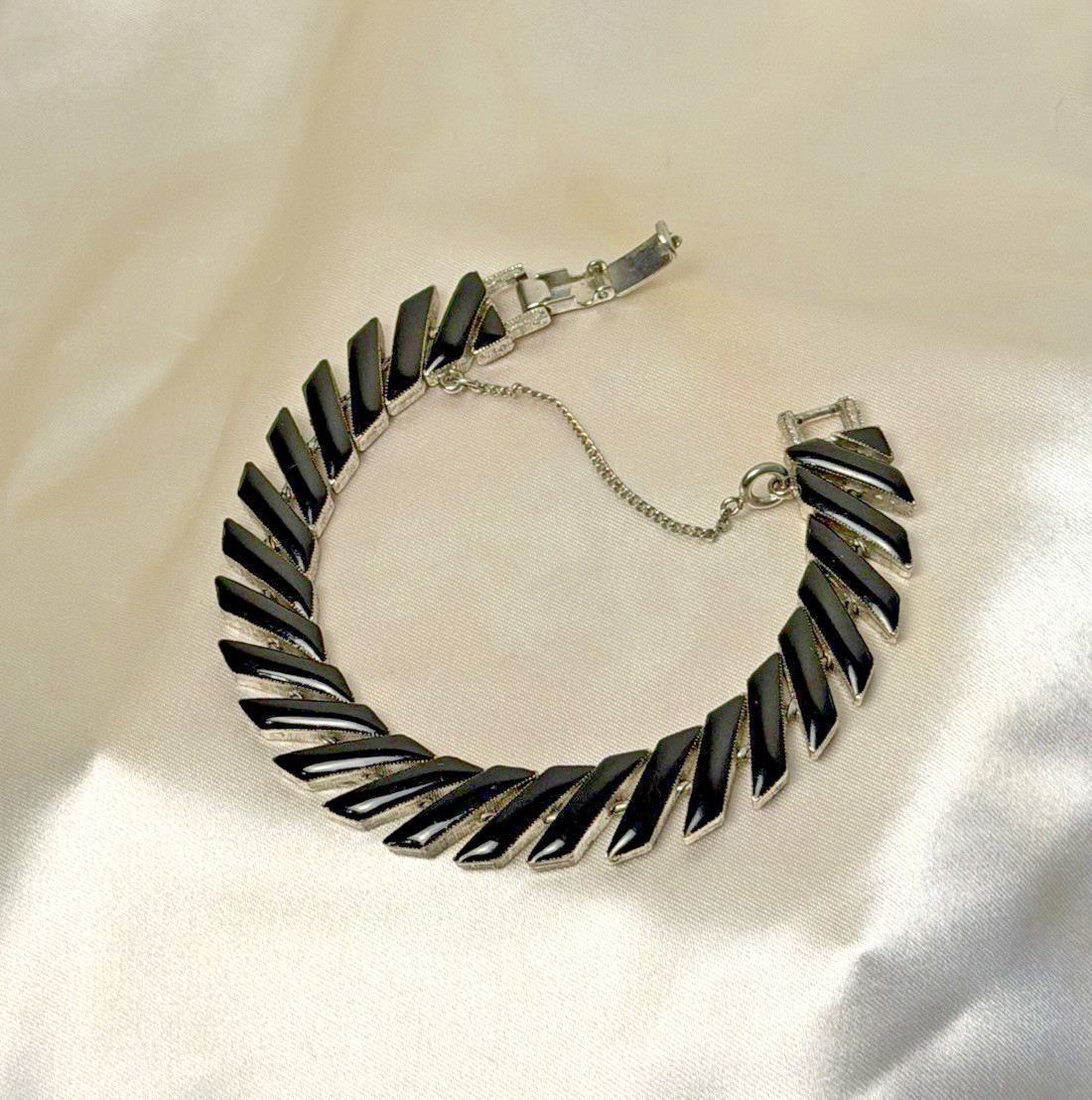 Vintage Silver Tone & Black Link Bracelet – Sleek Articulated Design 7″