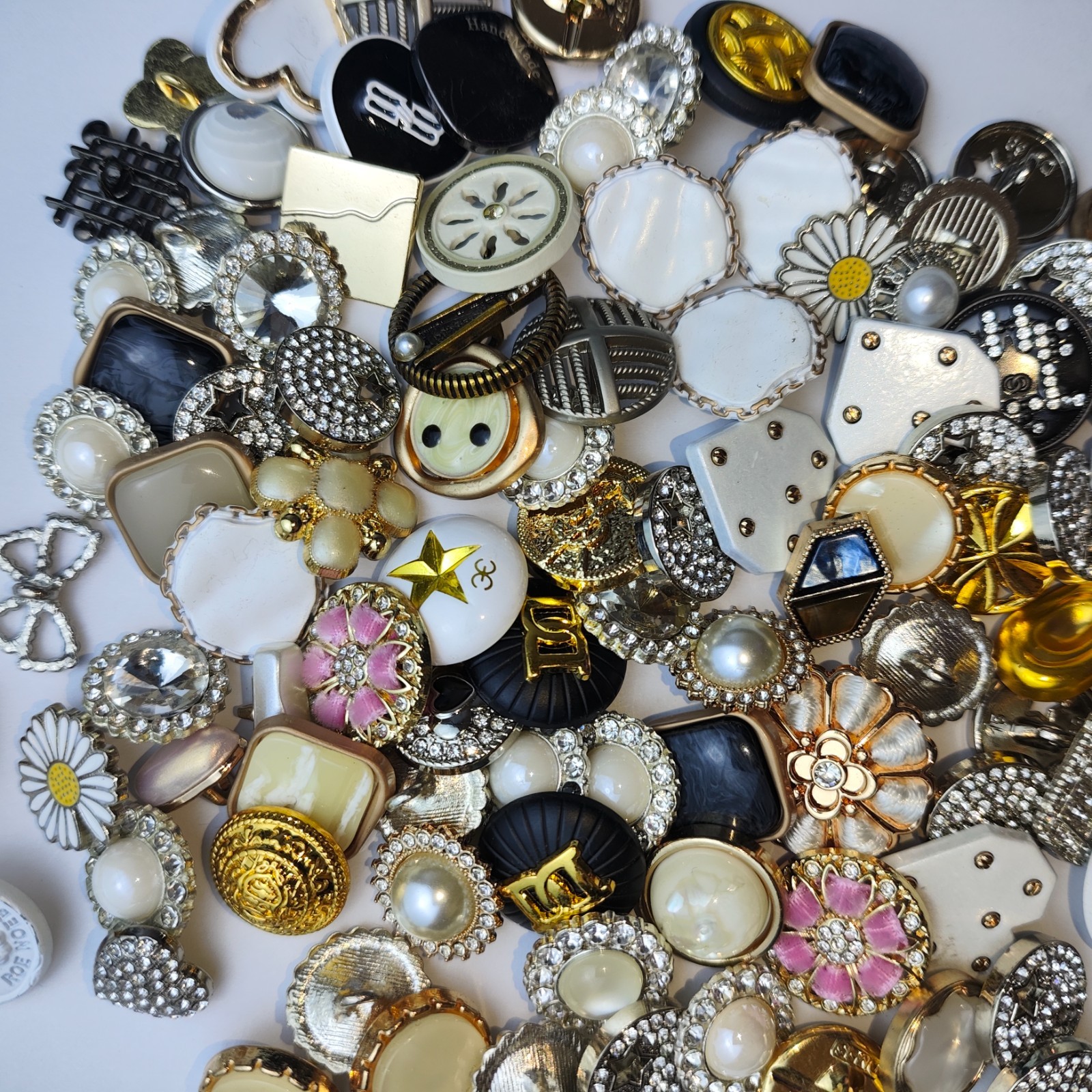 Vintage-now Costume Jewelry makeing Lots button Read Description 50pcs