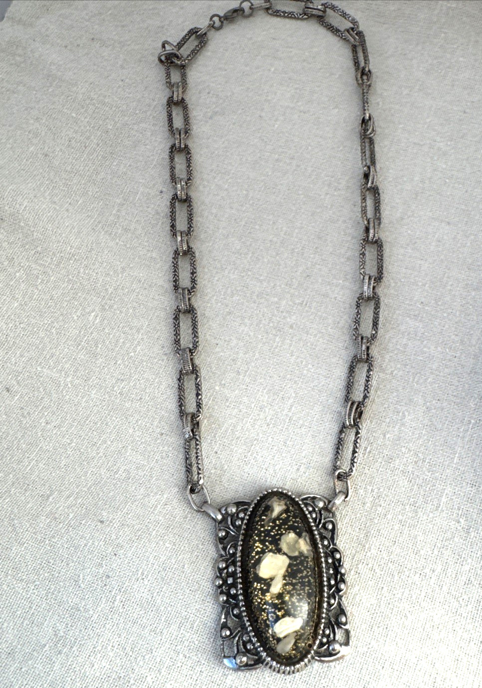 Brutalist Modernist Romantic goth 1960s glitter confetti lucite Necklace Jewelry