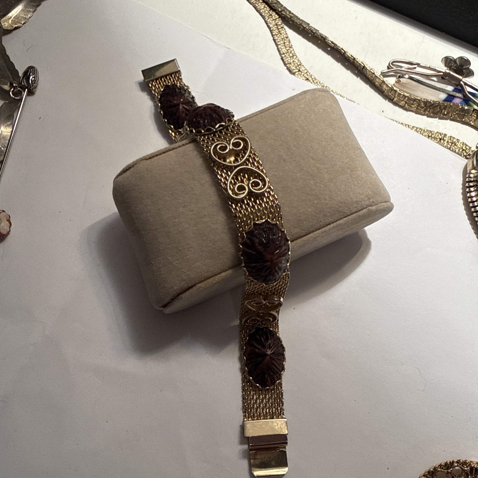 VTG Gold Toned Mesh bracelet 7”