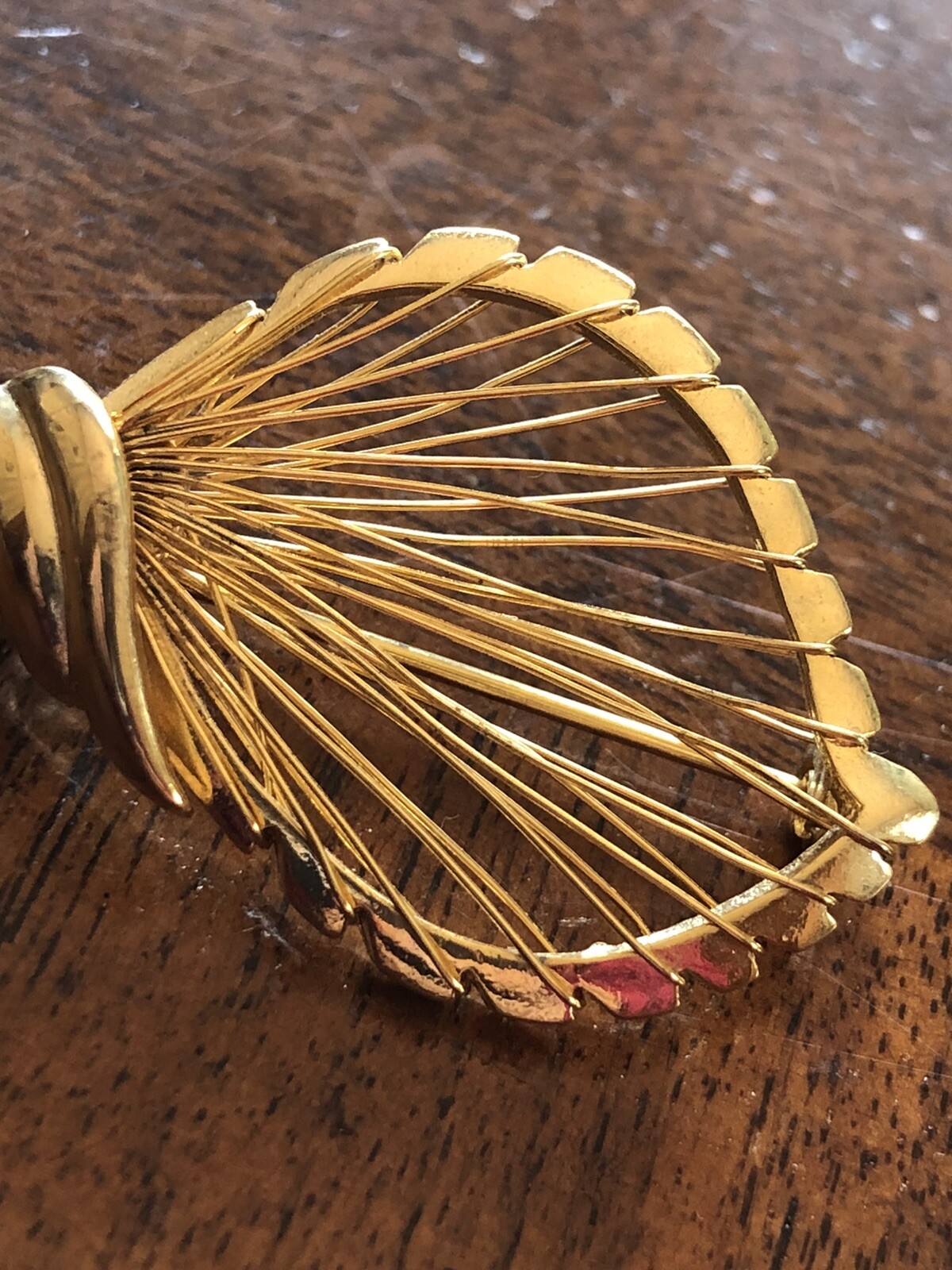 Vintage Brooch Gold Tone Wire Sea Shell Pin Figural Beach Fashion Conch Gift