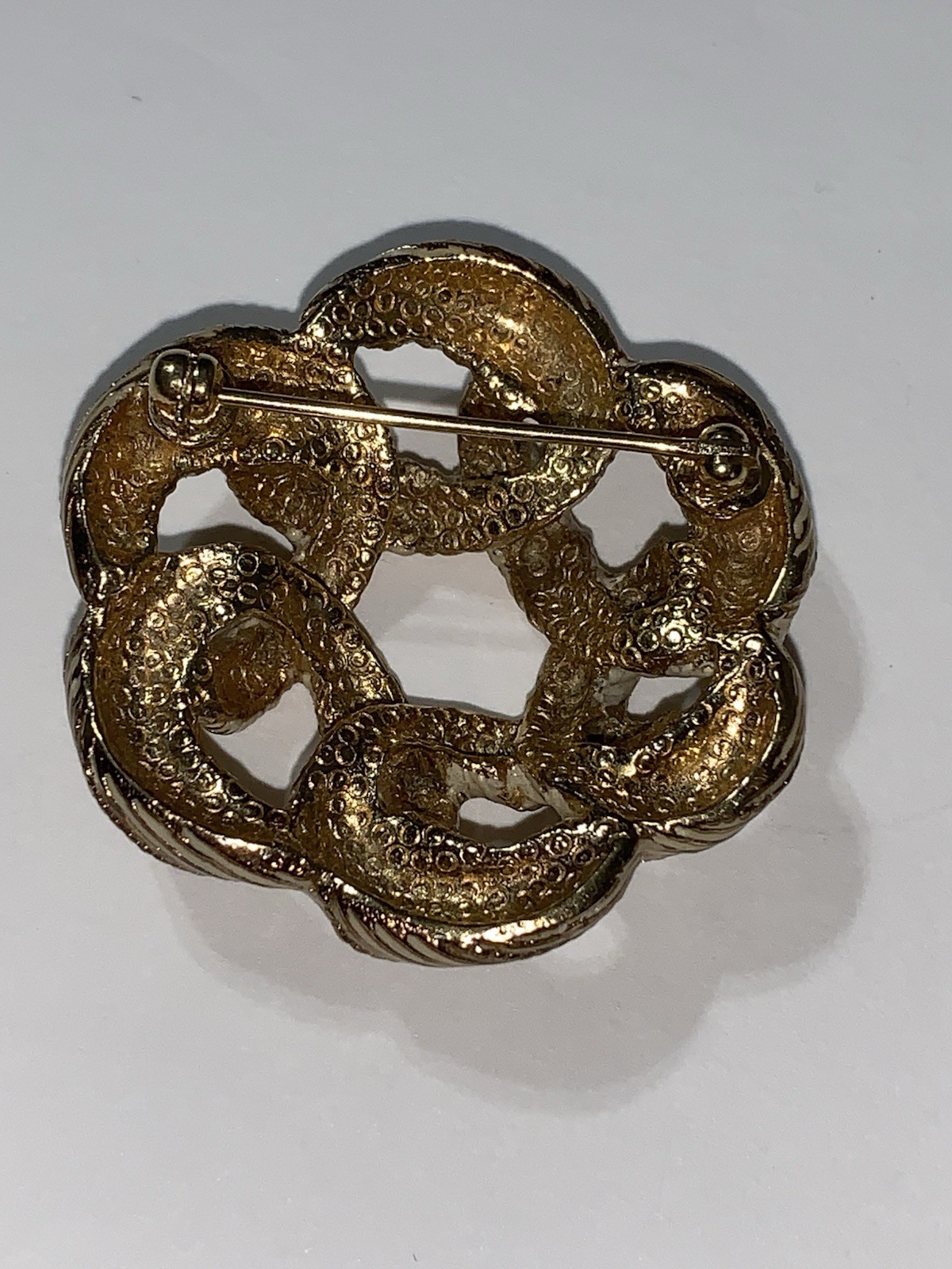 Vintage Gold Tone Love Knot Braided Brooch Pin Textured Interlocking Loops