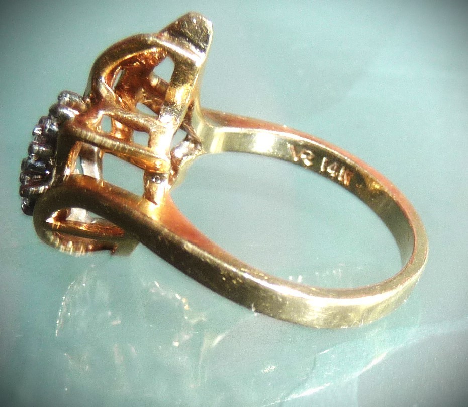 GORGEOUS ESTATE VINTAGE DESIGNER VR 14K YELLOW GOLD DIAMOND CLUSTER RING!