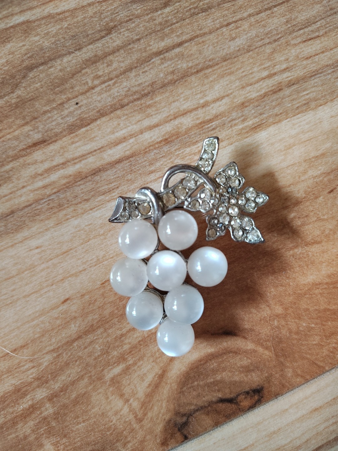 Coro Moonglow Luminous White Grape Bunch Pin & Screw Back Earrings Set Vintage