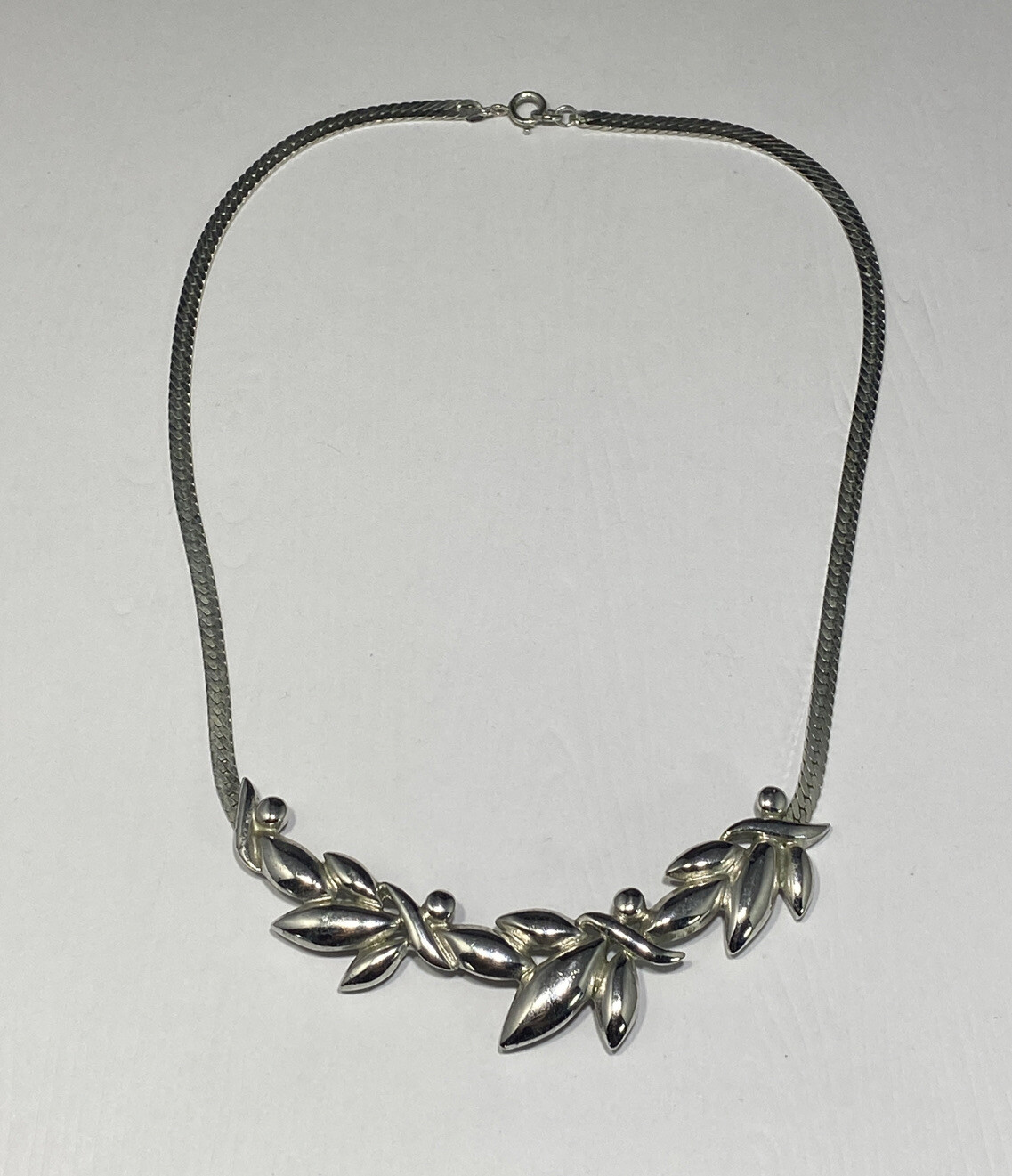 Vintage Signed Trifari Silver Tone Floral Leaf Choker Necklace Designer 16.5 in